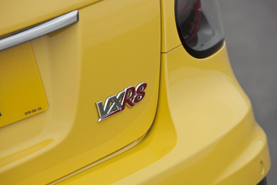  Vauxhall VXR8 2011 года  (фото 6 из 80)